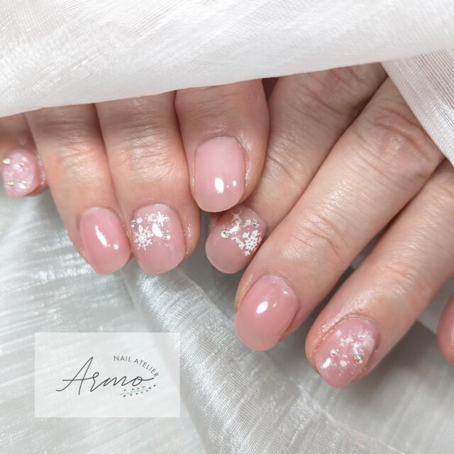 #PR 【シンプル冬ネイル❄】

2art design ¥8580

すっかり冬の気候になりましたね⛄️
いつの間にか12月になり……

今年ラストですが末日まで
よろしくお願いします！

✼••┈┈••✼••┈┈••✼••┈┈••✼••┈┈••✼

🌿埼玉県秩父市ネイルサロン
Nail Atelier Armo.（ネイルアトリエアルモ）
日本画専攻卒業のアートの得意なネイリストが
お客様一人一人に寄り添い、
シンプルなデザインから細かい手描きアートまで
幅広く対応しております♥

︎︎︎︎︎︎☑︎お客様一人一人にあわせたケアの選択♪
︎︎︎︎︎︎☑︎見た目が美しい美フォルム形成✨️
︎︎︎︎︎︎☑︎手や爪に優しいフィルイン施術推奨✨️
︎︎︎︎︎︎☑︎モチの良い土台作り♬.*ﾟ
︎︎︎︎︎︎☑︎ショートからロングまでOK
︎︎︎︎︎︎☑︎オフィスネイルから痛ネイルまでなんでも対応月*
︎︎︎︎︎︎☑︎手元に自が無くてもオーガニック素材での徹底保湿ケアでうるうる
に🌱𓂃

ネイルはじめてでも大歓迎です♥
お悩みございましたらお気軽にお問い合わせ下さい😌

✼••┈┈••✼••┈┈••✼••┈┈••✼••┈┈••✼
 #秩父市ネイル #秩父ネイルサロン #秩父市ネイルサロン 横瀬町ネイルサロン  #横瀬町ネイル #皆野町ネイル #皆野町ネイルサロン #プライベートサロン  #ココイストエデュケーター  #ココイスト  #フィルイン #シンプルネイル #冬ネイル